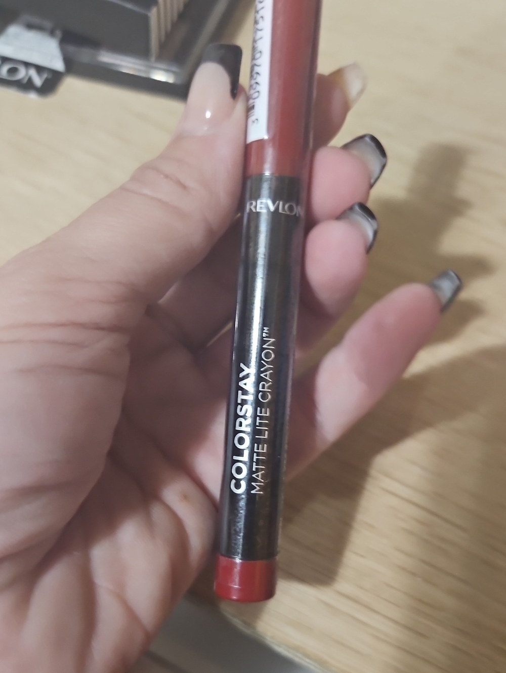 Revlon ColorStay Matte Lite Crayon Lipstick - Deep Red Air Kiss